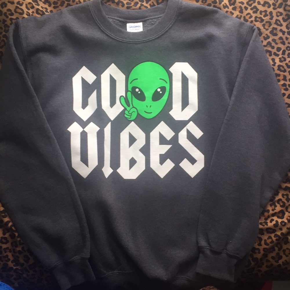 Good Vibes Pullover Long Sleeve